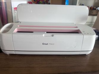 Cricut maker and tons of supplies