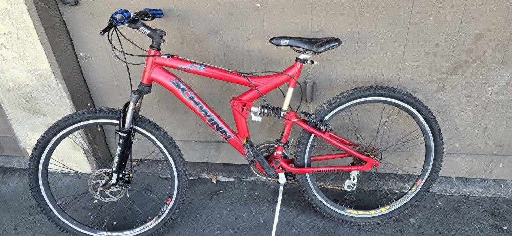 SCHWINN MONTAIN BIKE