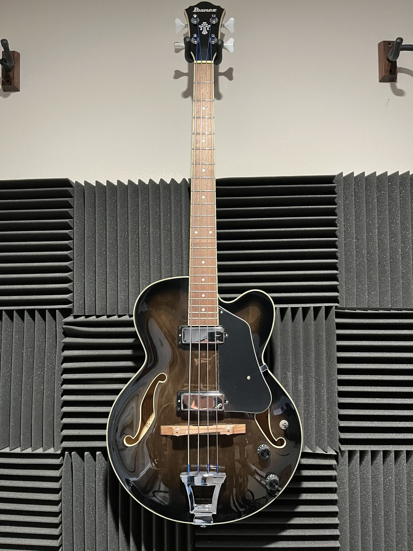 Ibanez AFB200 hollowbody 4-string electric bass