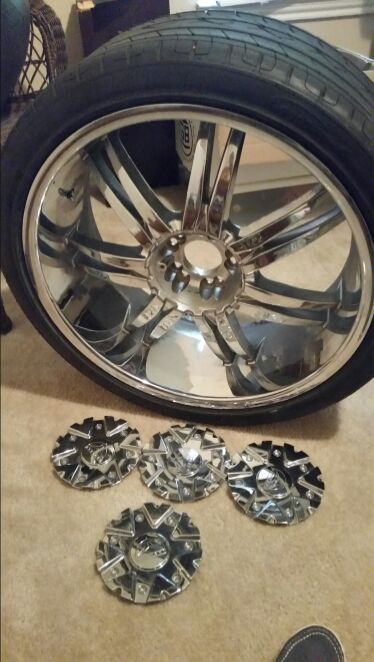 22 inch Bentchi chrome rims for sale all center caps and center cap screws no scuffs no scrapes ready to go new valve stems 5 lug universal 285/30R22