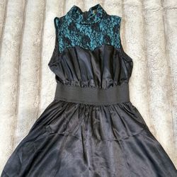 Women’s Dress, Small 