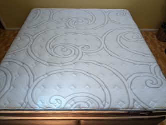 Serta iComfort Hybrid Kin,g Size Mattre,ss + Box Spri,ng Included (Firm / 12")