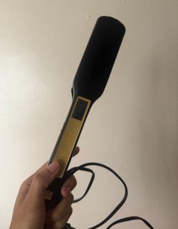 Wavy Talk Hair Straightener