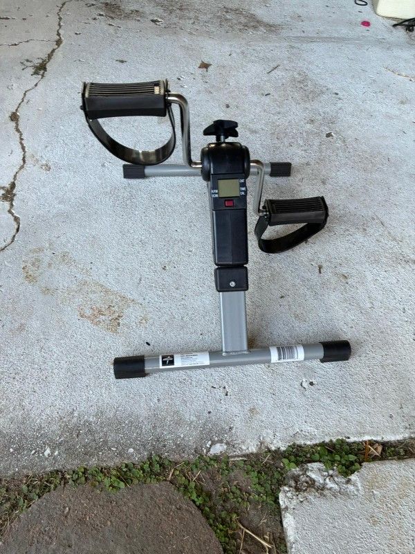 Sitting Leg Exercise Machine 