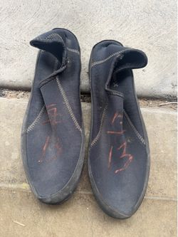 Suitable for wading, diving, fishing, and the beach. Size 13.