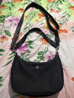 City essentials small 3L shoulder bag