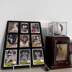 Roberto Clemente Baseball Plaque And Ball. 