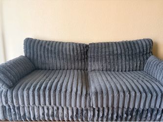 Love Sofa - Great condition!!!