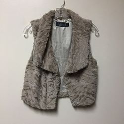 Women’s COST BLANCA COLLECTION Faux Fur Vest (1 Snap Closure)  Size-small