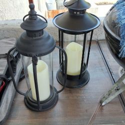 2 Black Lamps