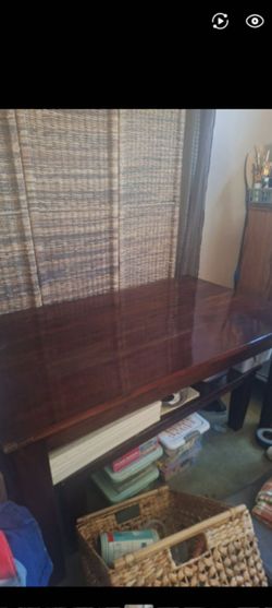 Dining table with bench selling it for 120$