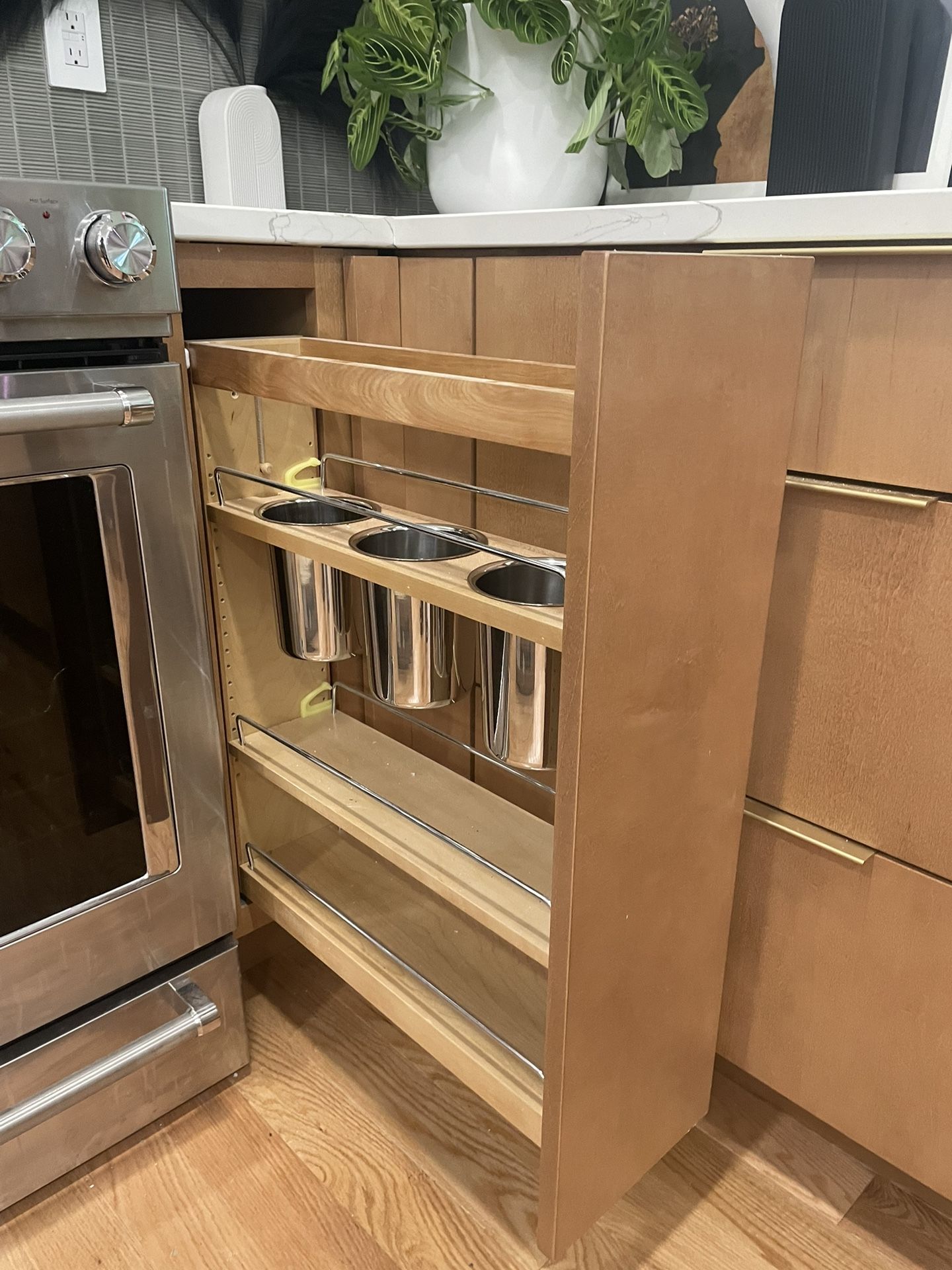 Rev-A-Shelf Base Utensil Pull Out Cabinet Insert (Fits Inside 9” Wide Base Cabinets)