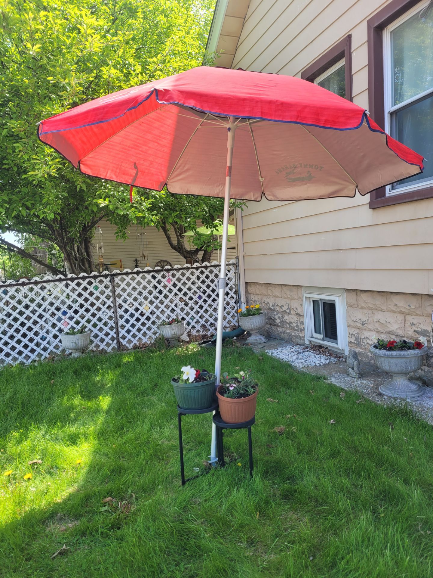 Red umbrella 6ft. Great for beaches ποΈ ,,,