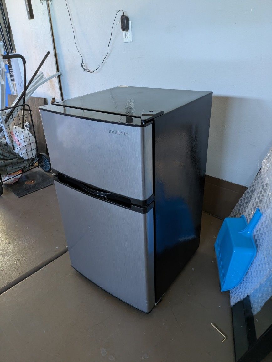 Mini fridge