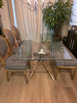 Elegant Dining set with side table