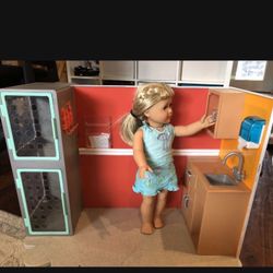 OG American Girl Sized Vet Clinic And Accessories 
