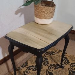 Refurbished Beautiful Sleek Endtable/ Side Table Black and Natural Wood