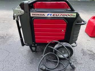 [ONLY $4,000 FIRM] HONDA EU7000iS SUPER QUIET INVERTER • EFI • 120/240V • 7,000W • ONLY 2 HOURS • LIKE NEW