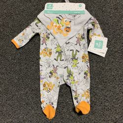 New Disney Baby boy or girl newborn Mickey & Minnie Mouse, Pluto, Goofy Halloween sleeper with bib 