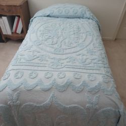 Twin Chenille Fringed Bedspread 