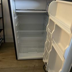 mini fridge 