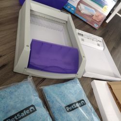Ultra Pro XL PetSafe Scoop Free Whisper Electric Cat Box Like New.