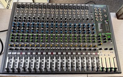 Mackie ProFX22v3 22-Channel Professional Mixer w/ USB & Effects