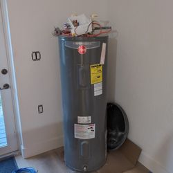 Rheem 50 Gallon Electric Water Heater – Like New (2025 Model)