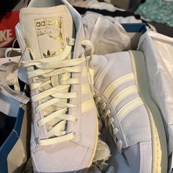 Light purple adidas jabbar Nikes size 10w