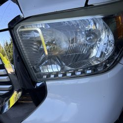 2014 Toyota Tundra Original Headlights 