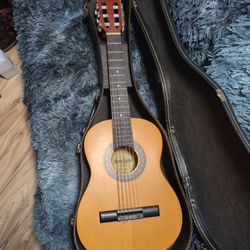 Amigo AM15 Half-Size Classical Acoustic Guitar