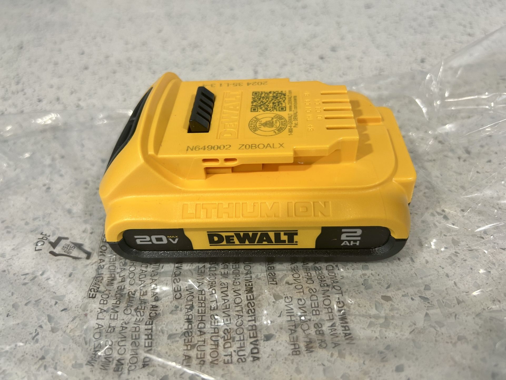 BRAND NEW Dewalt 20V MAX Compact Lithium-Ion 2.0Ah Battery Pack