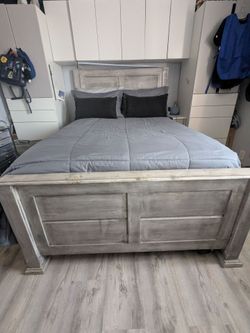 FULL SIZE BED FRAME AND MATTRESS