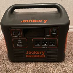Jackery Explorer 1500 (Solar Panels Included)