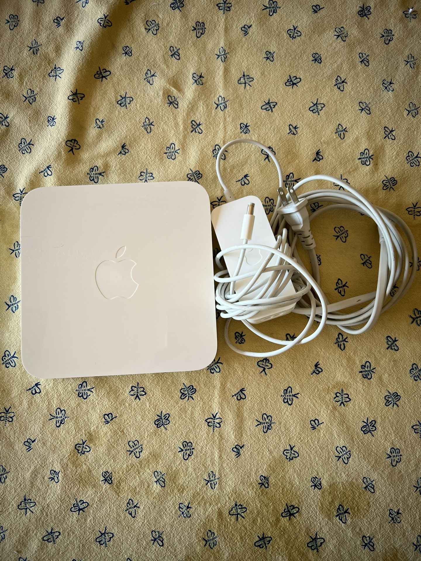 Apple Wireless A1353 Airport Extreme Wu-fi Router Base Station