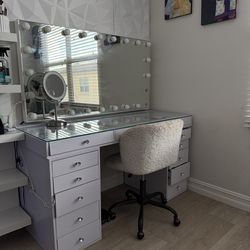 Impression vanity set up