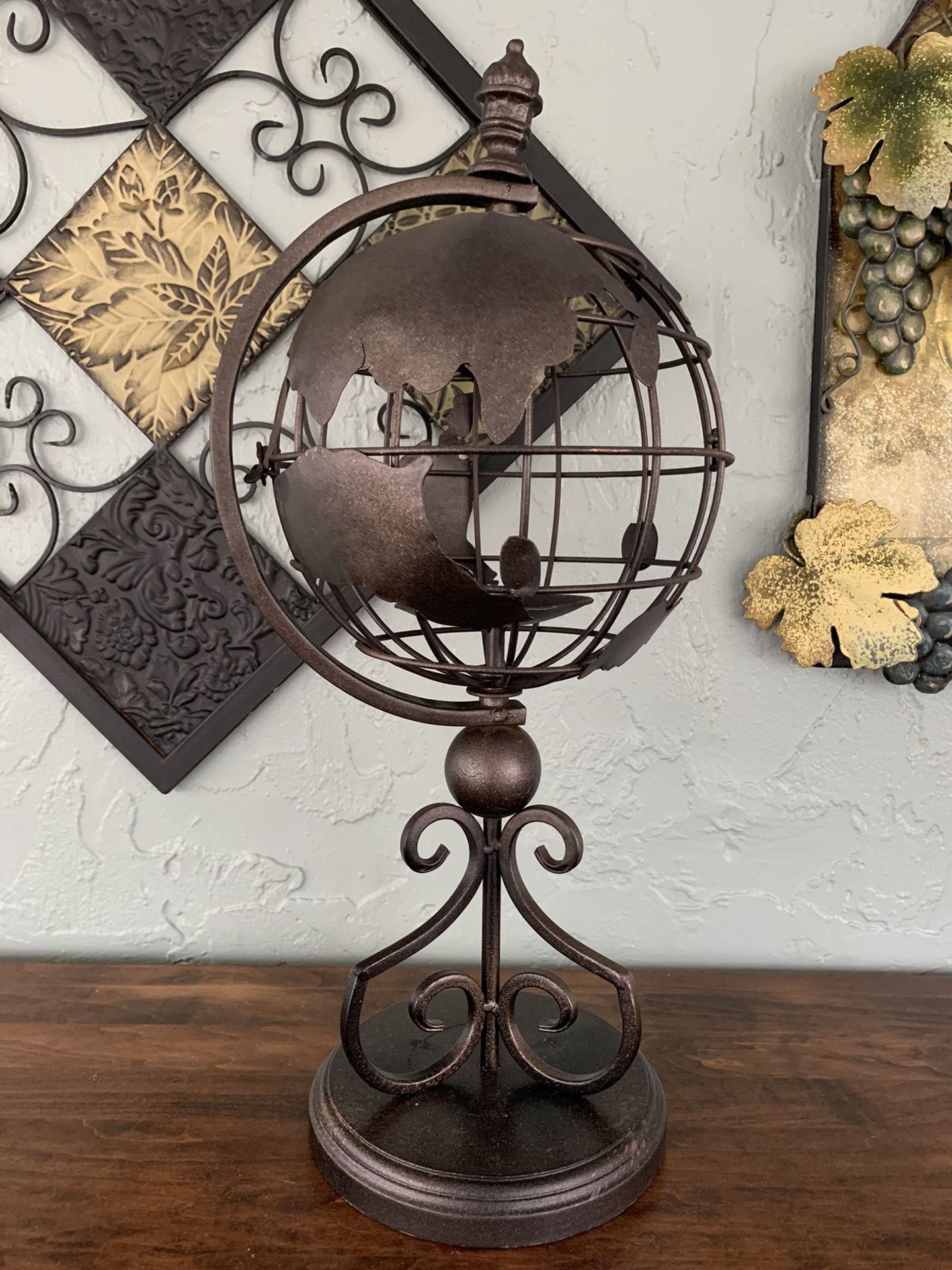Globe candle holder