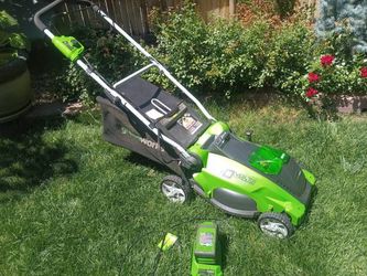 Greenworks Lawn Mower 16" w Battery and Charger 40 Volt Lithium
