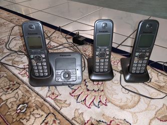 Panasonic KX-TG4134 KX-TG4131 6.0 Cordless Phone Set, 3 Handsets KX-TGA410