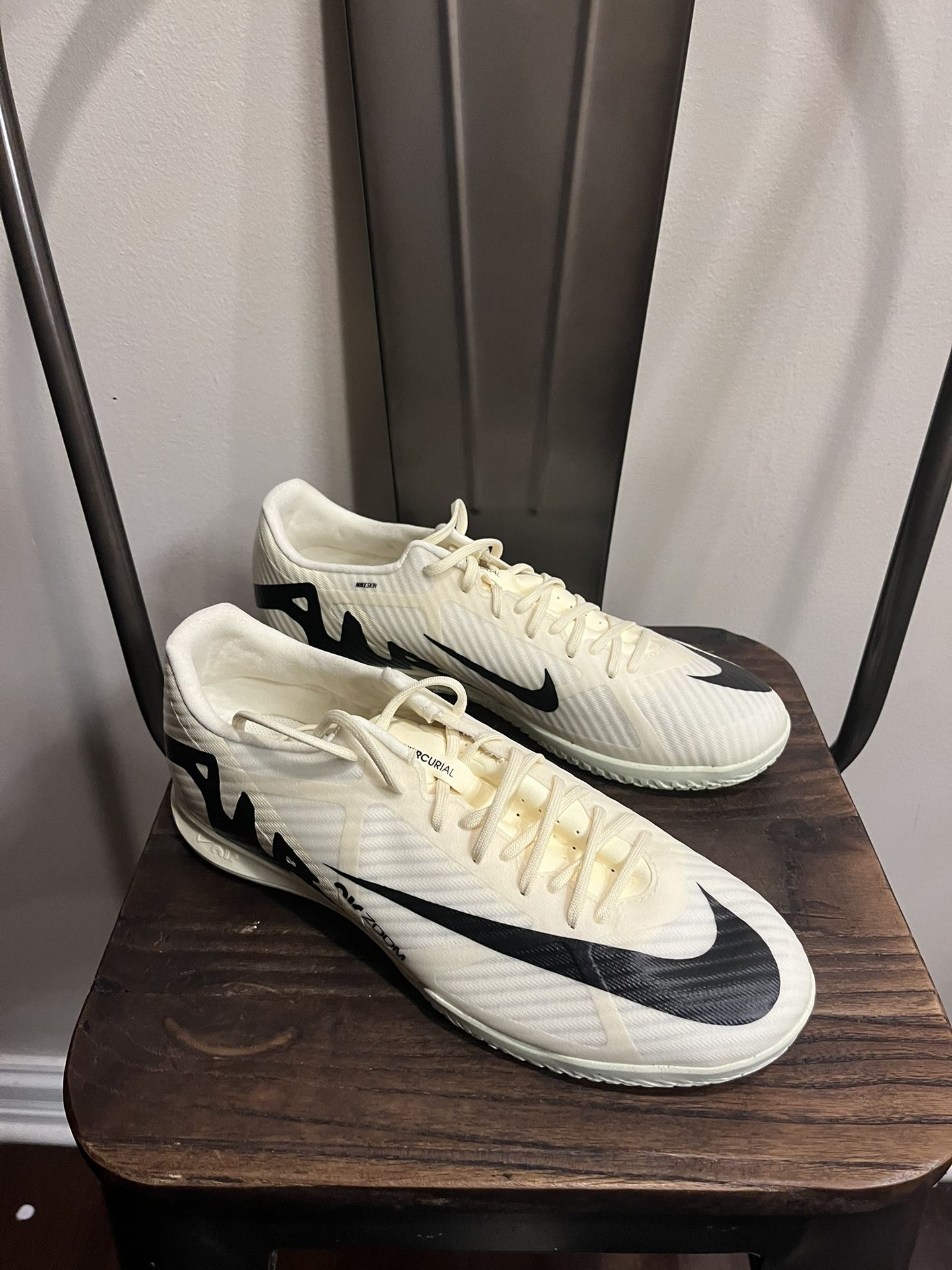 Nike Zoom Vapor 15 Academy IC Soccer Shoes Lemonade Black Mens Size 8.5 DJ5633 700