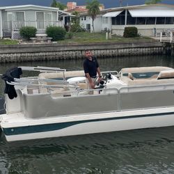 2005 Hurricane deck Boat 