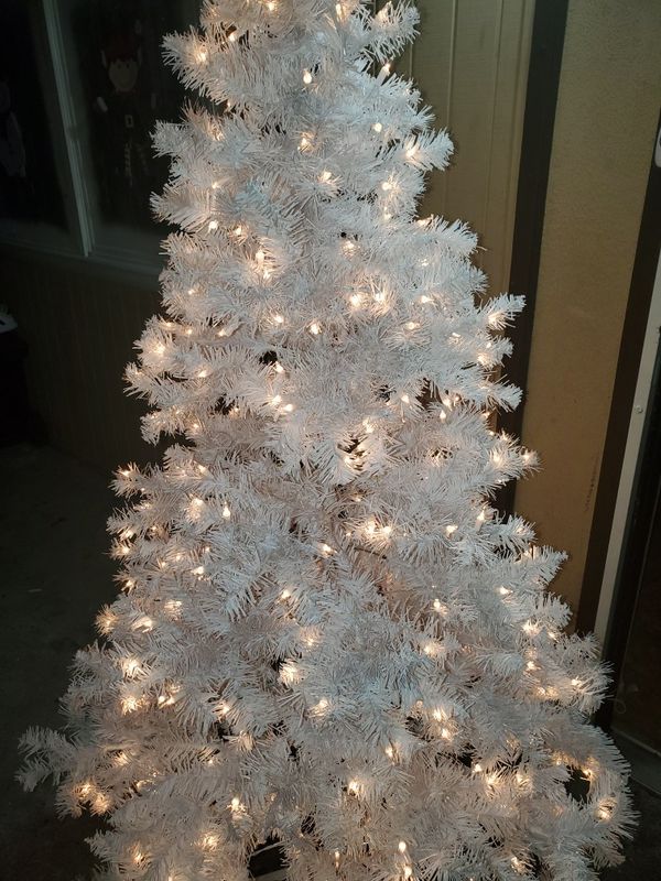 White Christmas tree 6.5 ft for Sale in Anaheim, CA - OfferUp