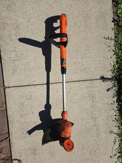 Black & Decker corded string trimmer/edger