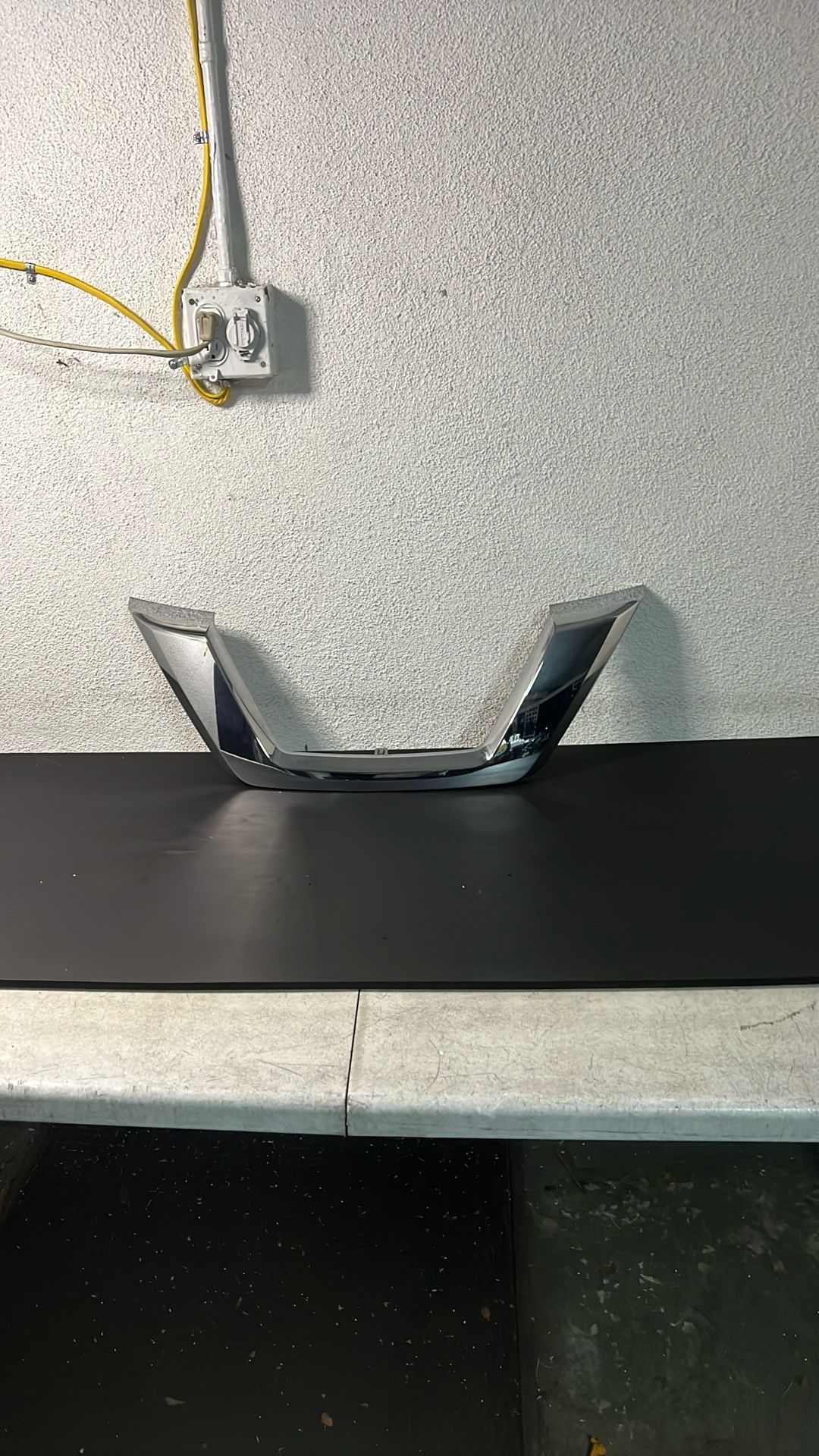 2017 NISSAN ROGUE OEM Front Bumper Grille Molding Silver