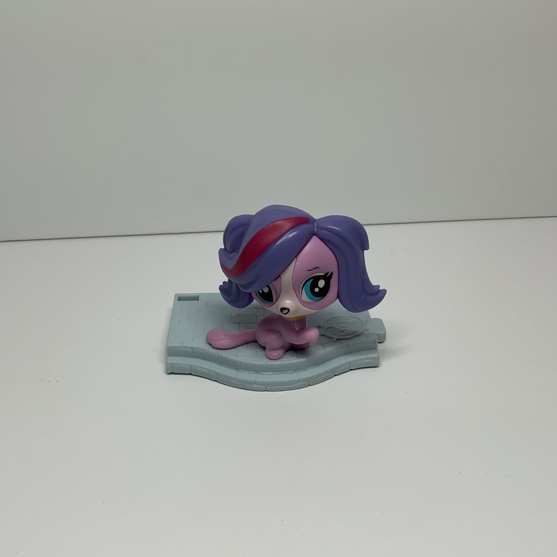 2015 Littlest Pet Shop McDonald's Happy Meal Toys Zoe Trent Purple Puppy Dog LPS