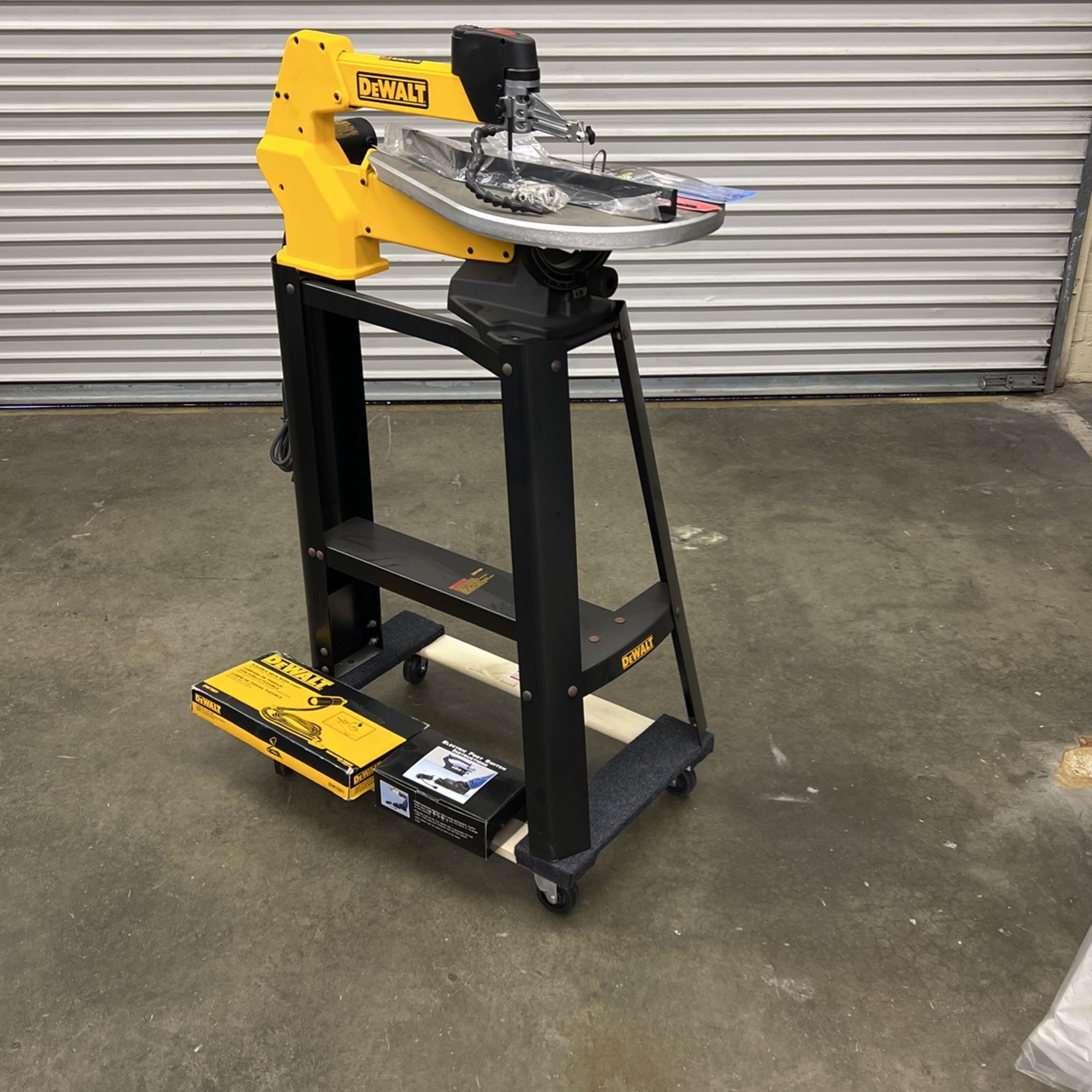 DeWalt Scroll Saw DW788 With Stand DW7880, Light DW7881, Electric Foot