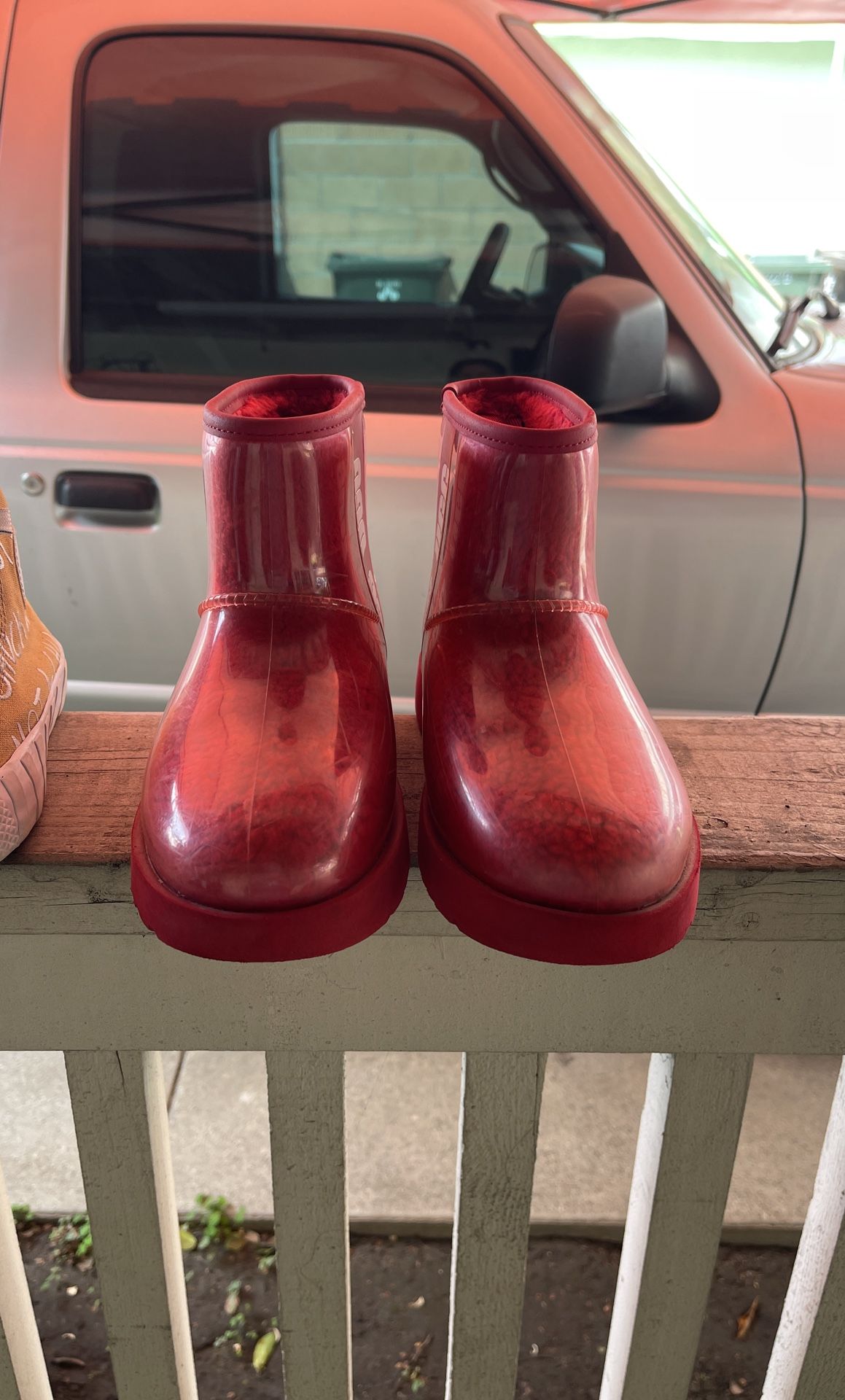 Use Ugg Boots   Converse