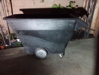 Rubbermaid utility tilt truck