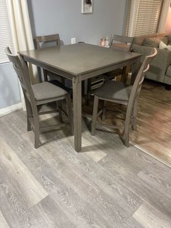 Beautiful Gray Table + 4 Chairs — Like New!