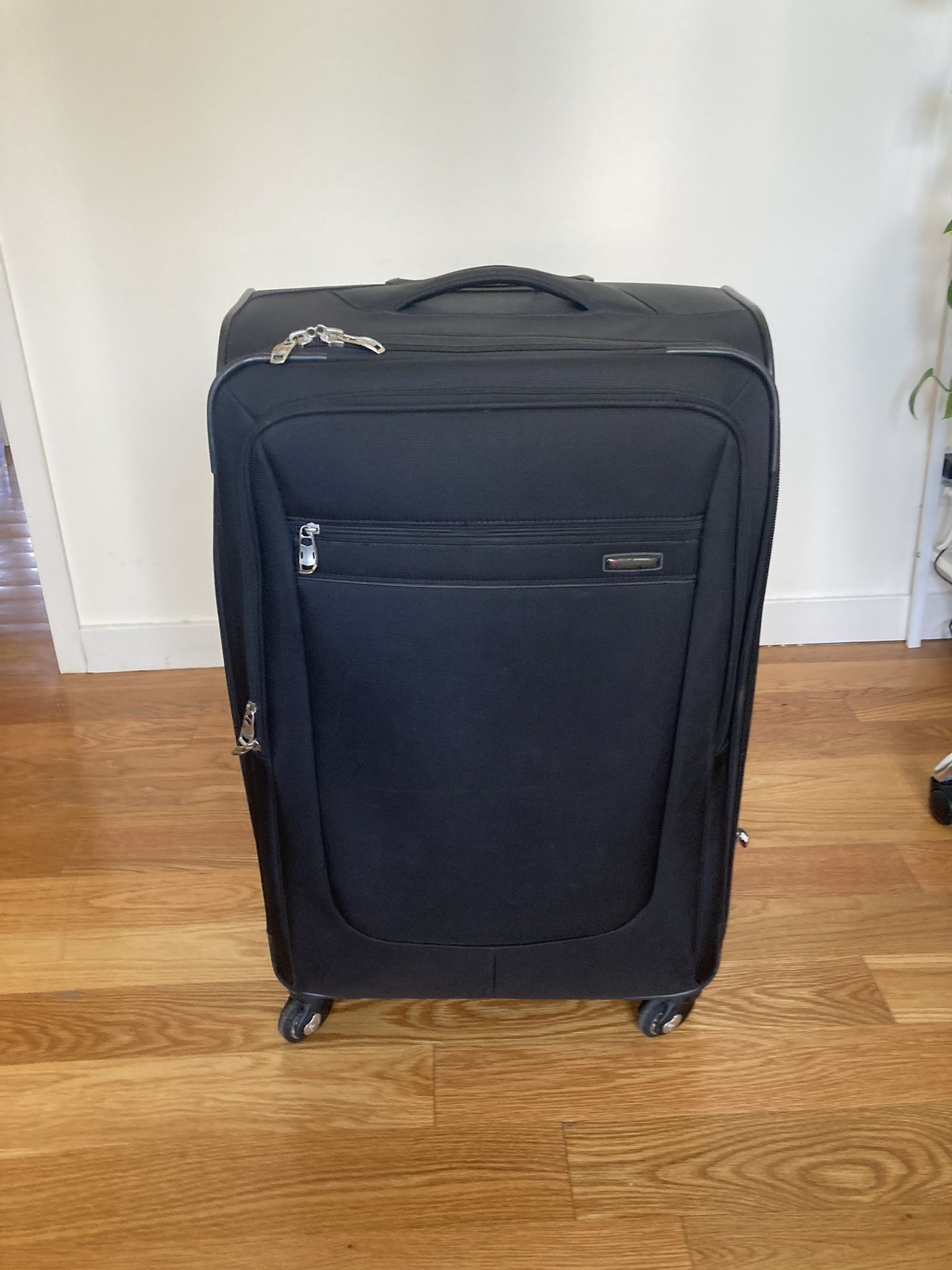 Free Suitcase -broken Handle